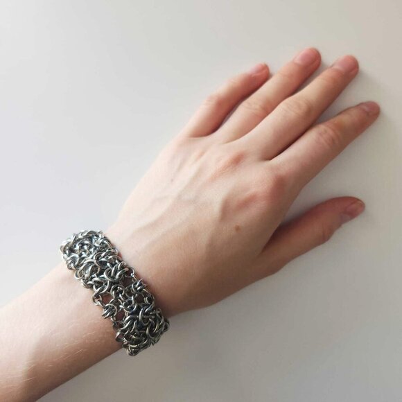 Medieval Gothic Grunge chunky silver chainmail bracelet - Picture 5 of 14